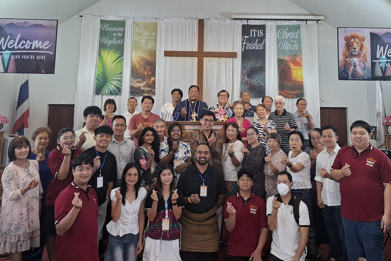 Alokoulu Ulukivaiola joins the AEYA team worshipping at Denpraporn Church in Mueang District, Chiang Mai.